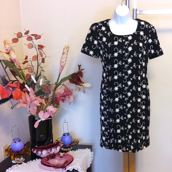 VTG David Brooks Women’s Short Sleeve Black White Floral Embroidery Midi Dress M - Picture 5 of 9
